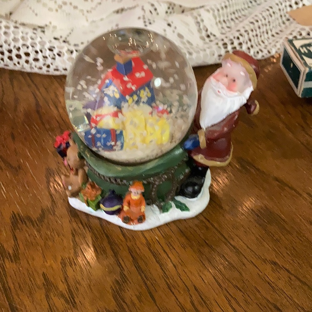 🎄 Christmas Snow Globe